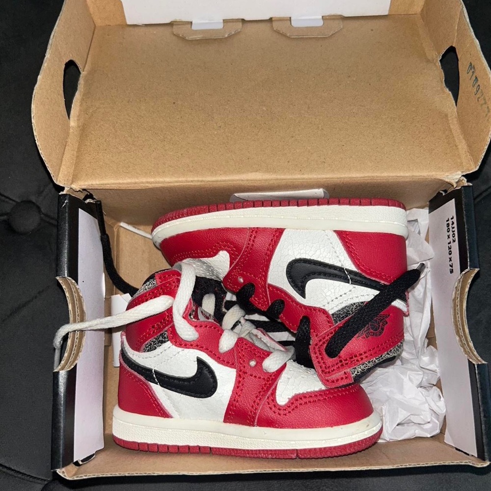 Toddler Jordan’s retro high OG, size 4c, great condition !